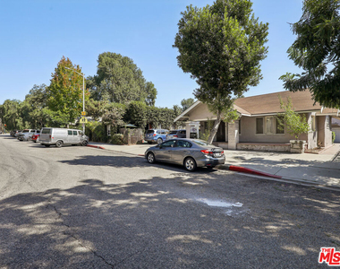 1236 N Gardner Street - Photo Thumbnail 16