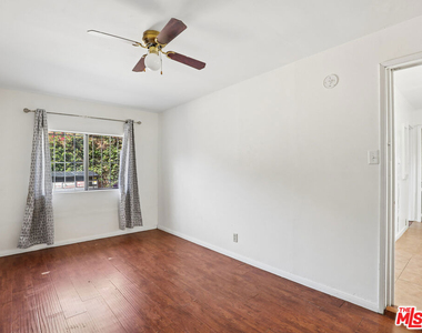 1236 N Gardner Street - Photo Thumbnail 10