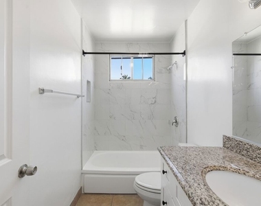 1812 N Gramercy Place - Photo Thumbnail 7