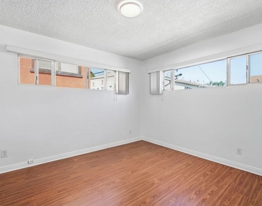 1812 N Gramercy Place - Photo Thumbnail 9