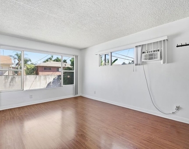 1812 N Gramercy Place - Photo Thumbnail 2