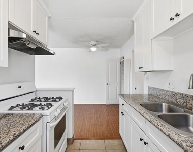 1812 N Gramercy Place - Photo Thumbnail 5