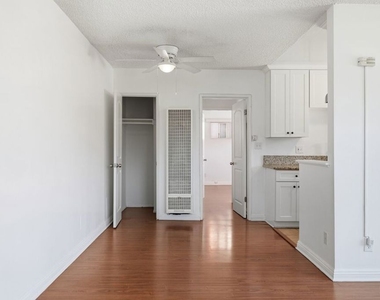 1812 N Gramercy Place - Photo Thumbnail 4