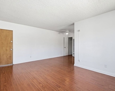 1812 N Gramercy Place - Photo Thumbnail 3