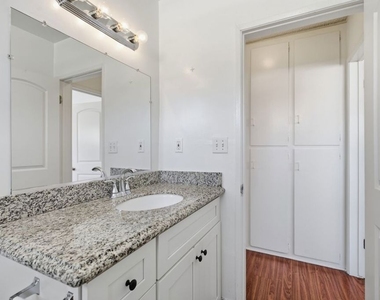 1812 N Gramercy Place - Photo Thumbnail 8