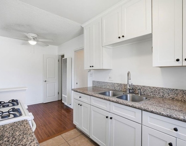 1812 N Gramercy Place - Photo Thumbnail 6