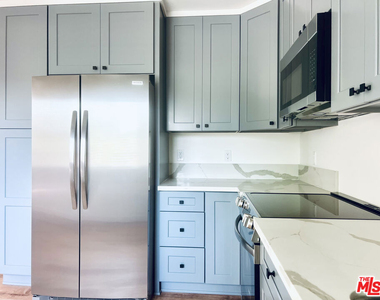 285 W Montecito Avenue - Photo Thumbnail 11