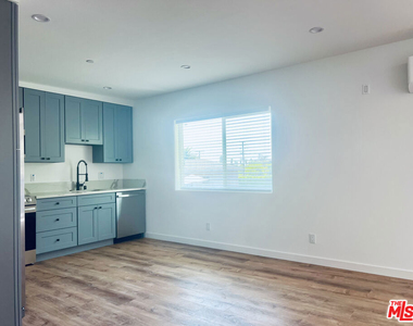 285 W Montecito Avenue - Photo Thumbnail 9