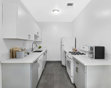 963 N Doheny Drive - Photo Thumbnail 3
