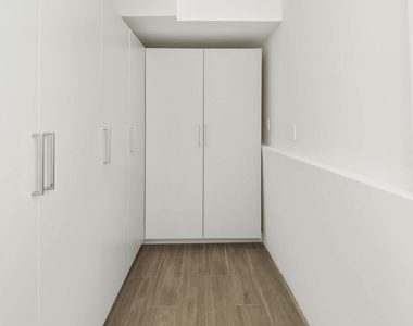 1105 Alta Loma Road - Photo Thumbnail 4