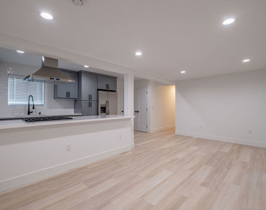 2107 Pullman Lane - Photo Thumbnail 4