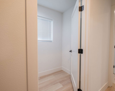 2107 Pullman Lane - Photo Thumbnail 23