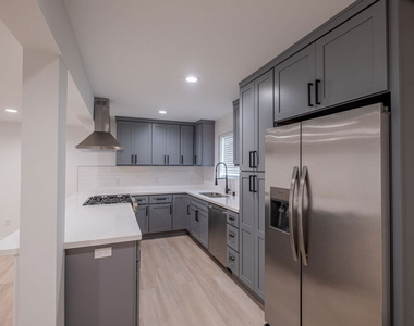 2107 Pullman Lane - Photo Thumbnail 12