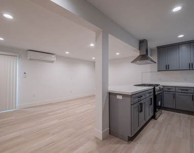 2107 Pullman Lane - Photo Thumbnail 6