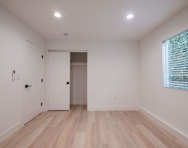 2107 Pullman Lane - Photo Thumbnail 20