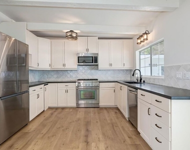3493 Mandeville Canyon Road - Photo Thumbnail 6