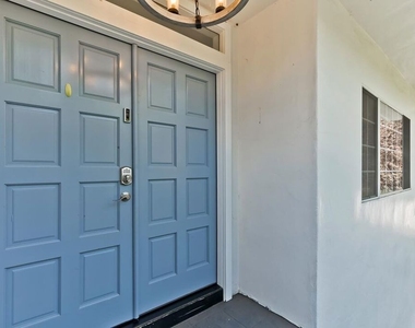 3493 Mandeville Canyon Road - Photo Thumbnail 2