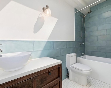 3493 Mandeville Canyon Road - Photo Thumbnail 15