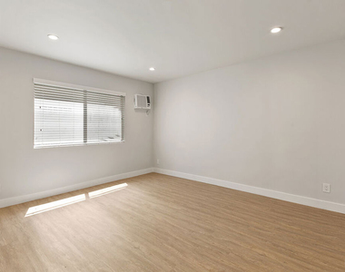 3314 S Mentone Avenue - Photo Thumbnail 5