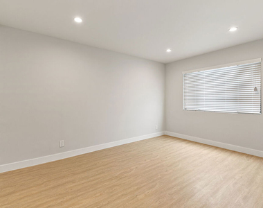 3314 S Mentone Avenue - Photo Thumbnail 7