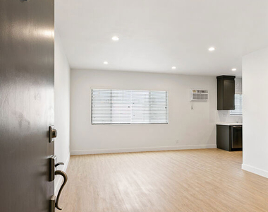 3314 S Mentone Avenue - Photo Thumbnail 10