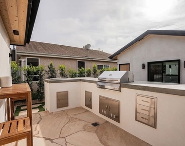 8417 Holy Cross Place - Photo Thumbnail 32