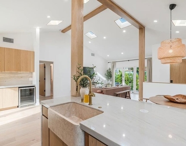 8417 Holy Cross Place - Photo Thumbnail 11