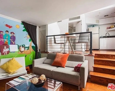 8661 Clifton Way - Photo Thumbnail 3