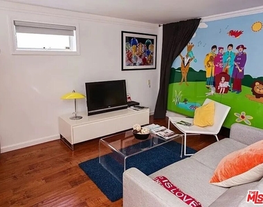 8661 Clifton Way - Photo Thumbnail 2