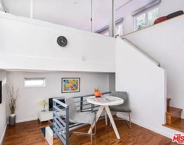 8661 Clifton Way - Photo Thumbnail 4