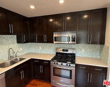 811 S Bedford Street - Photo Thumbnail 2