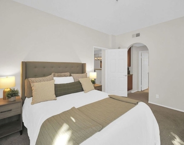 620 S Gramercy Place - Photo Thumbnail 13