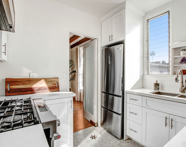 8262 Fountain Avenue - Photo Thumbnail 10