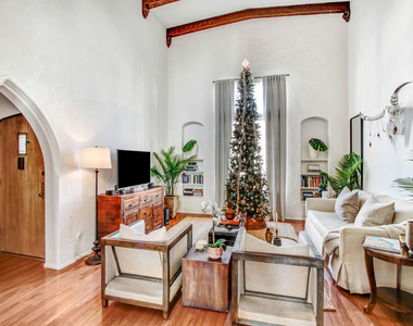 8262 Fountain Avenue - Photo Thumbnail 13