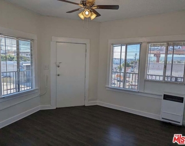 1298 Queen Anne Pl. - Photo Thumbnail 3