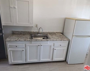 1298 Queen Anne Pl. - Photo Thumbnail 2