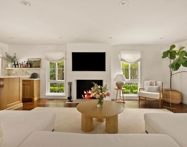 2878 Royston Place - Photo Thumbnail 3