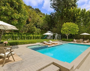 2878 Royston Place - Photo Thumbnail 25