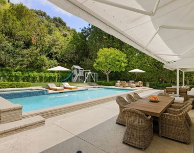 2878 Royston Place - Photo Thumbnail 21