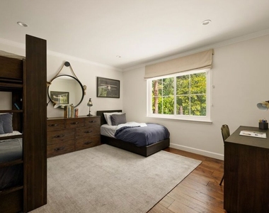 2878 Royston Place - Photo Thumbnail 16