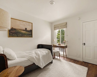 2878 Royston Place - Photo Thumbnail 19