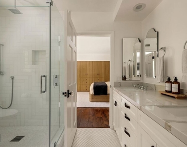 2878 Royston Place - Photo Thumbnail 17