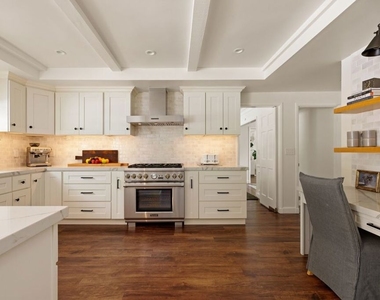 2878 Royston Place - Photo Thumbnail 7