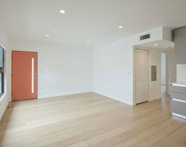 11785 Gateway Boulevard - Photo Thumbnail 13