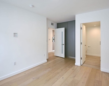 11785 Gateway Boulevard - Photo Thumbnail 2