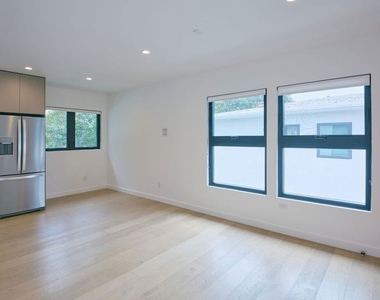 11785 Gateway Boulevard - Photo Thumbnail 15
