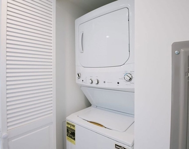 11785 Gateway Boulevard - Photo Thumbnail 18
