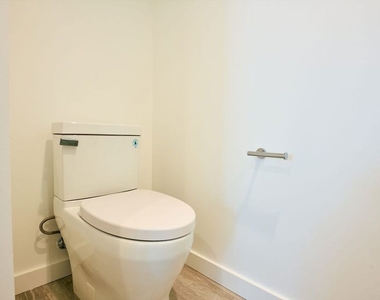 11785 Gateway Boulevard - Photo Thumbnail 6