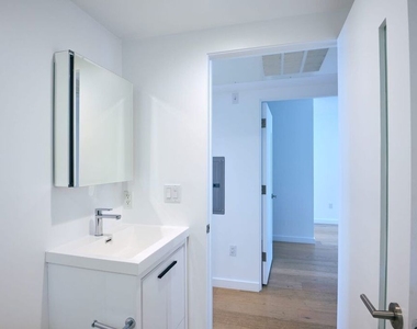 11785 Gateway Boulevard - Photo Thumbnail 12