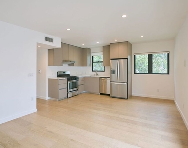 11785 Gateway Boulevard - Photo Thumbnail 14